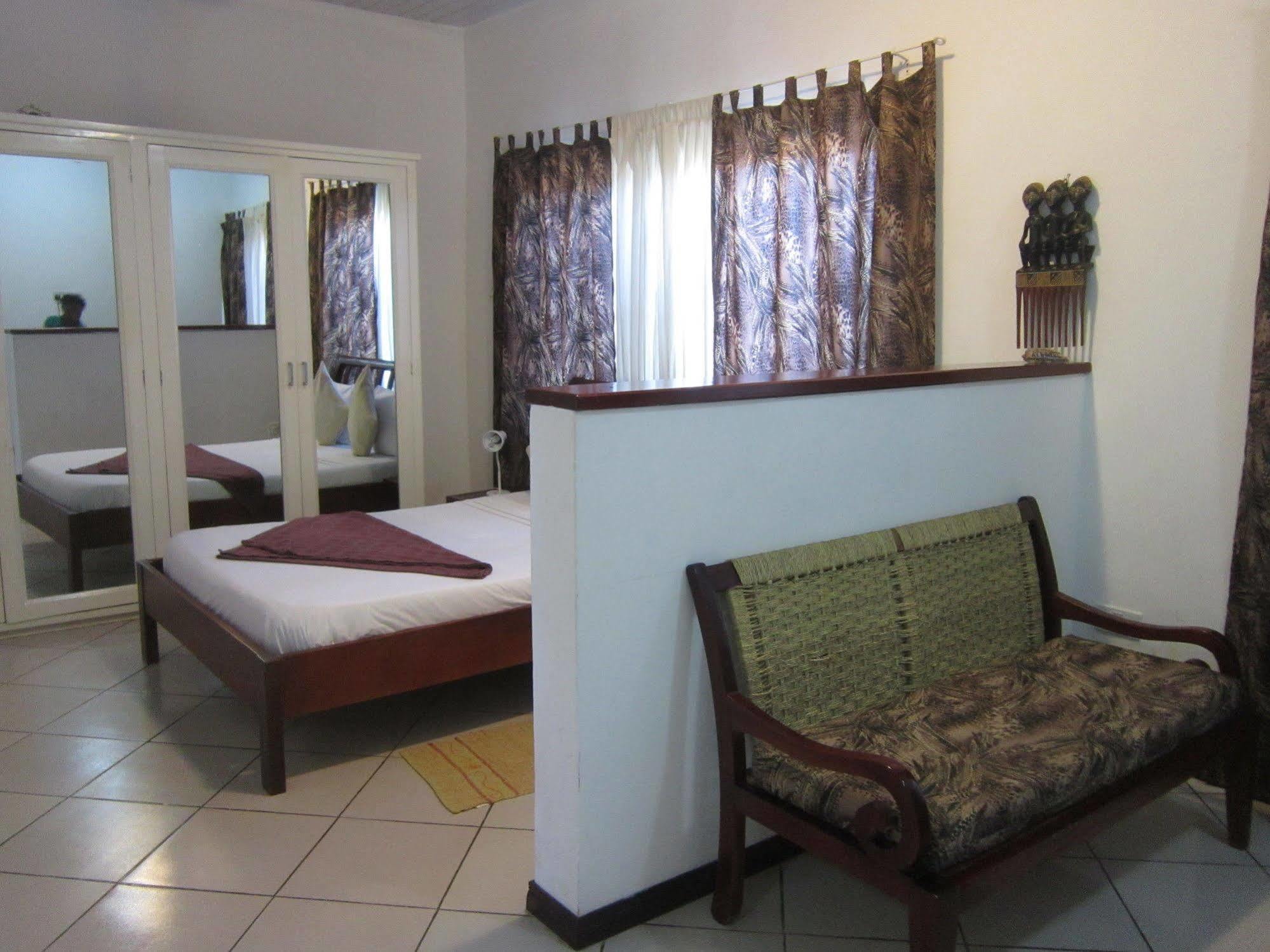 Laparadiseinn Accra Exterior photo